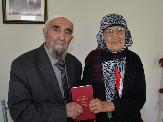 مصطفى ودندو التركيان تزوجا بعد 77 عاما وبعد أن تخطيا الـ 90 من العمر