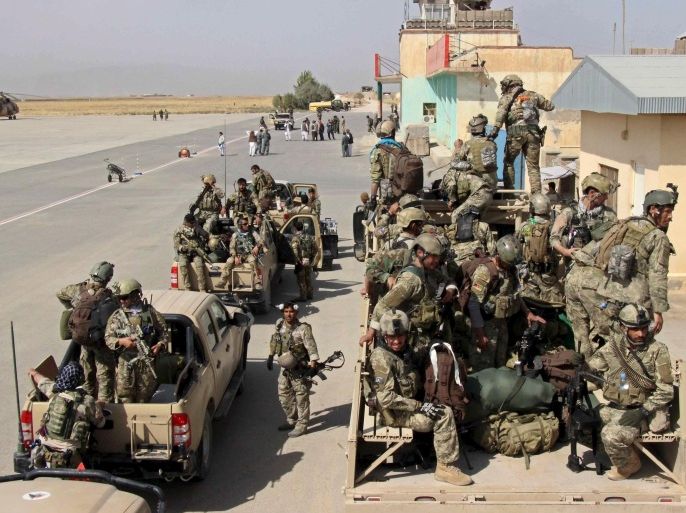 Afghan special forces arrive for a battle with the Taliban in Kunduz city, northern Afghanistan, September 29, 2015. Afghan forces backed by U.S. air support battled Taliban fighters for control of the northern city of Kunduz on Tuesday, after the militants seized the provincial capital for the first time since their ouster 14 years ago. REUTERS/Stringer