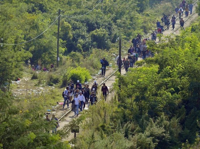 Migrants walk along the railway tracks connecting Horgos in Serbia and Szeged in Hungary towards the border fence near Roszke, in the vicinity of the border between Hungary and Serbia, 13 September 2015. Migrants from the Middle East continued to stream into Hungary at a record pace on 13 September, days before stricter border controls were set to go into effect. Police said 4,330 so-called irregular immigrants had been registered on 12 September, setting a new high for a single day, after 3,601 on 10 September. The migrants, mostly refugees from Syria, sneaked across Hungary's border with Serbia. EPA/EDVARD MOLNAR HUNGARY OUT