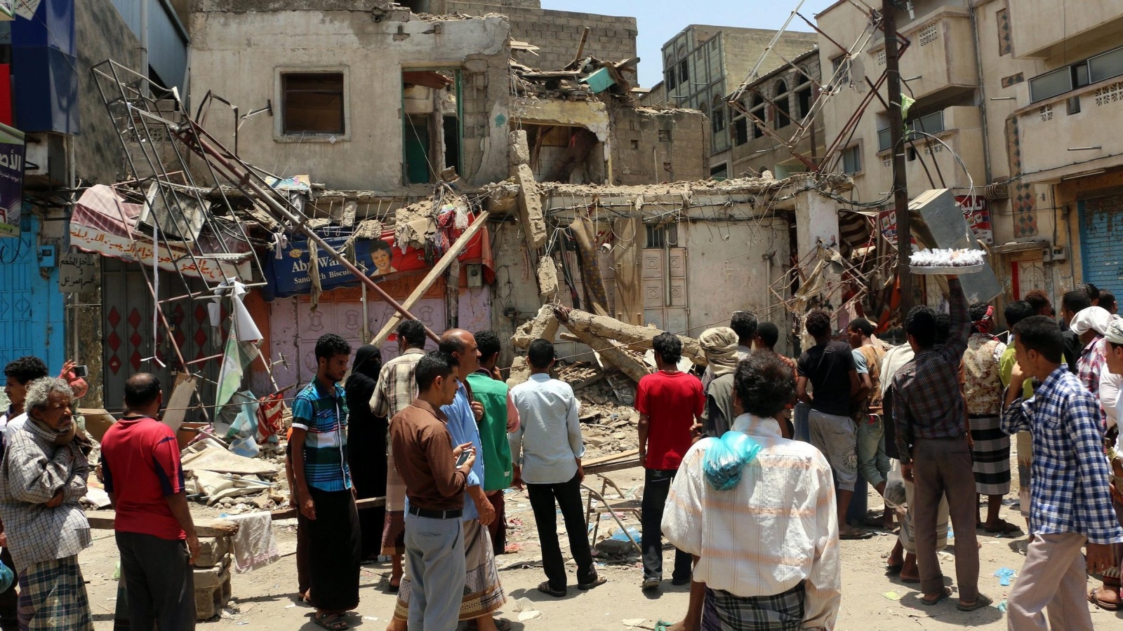 ‪القصف الحوثي العشوائي بتعز أزهق أرواح مدنيين وشرد الكثير من الأسر‬ (الأوروبية)