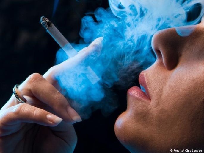 التدخين .. مضرة للفرد ومنفعة للمجتمع - فوتوليا