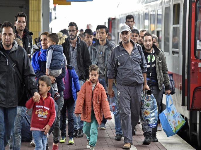 Refugees from Syria arrive at the train station in Dortmund, Germany, Sunday, Sept. 6, 2015. Thousands of migrants and refugees arrived in Dortmund by trains. (AP Photo/Martin Meissner)