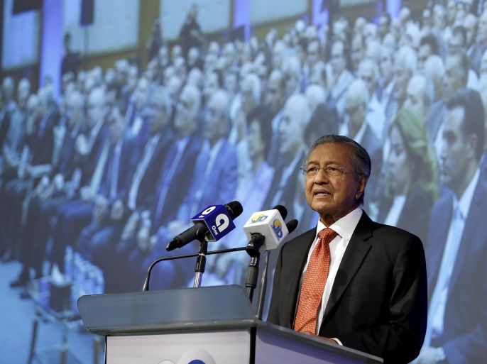 Former Malaysian Prime Minister Mahathir Mohamad speaks during a symposium titled "The Rise of a Nation" in Amman, Jordan, September 3, 2015. Mahathir is currently in Amman, where he was invited by a prominent local cultural forum, the Shoman foundation, to deliver a speech to a group of academics, politicians and others on Malaysia's approach to economic development during his long premiership. REUTERS/Muhammad Hamed
