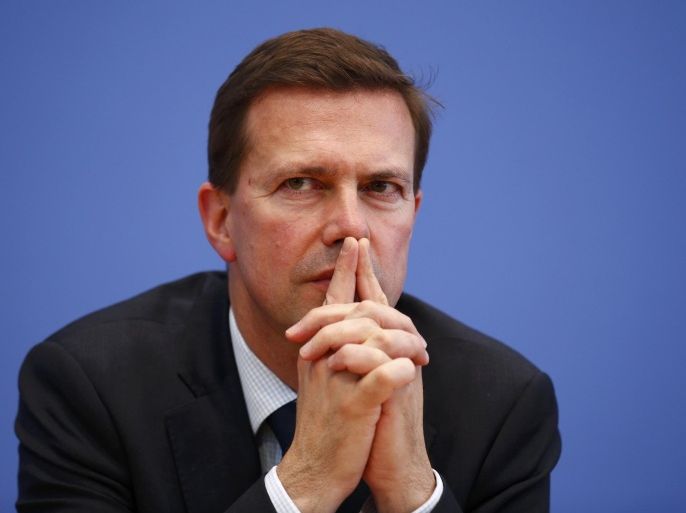 German government spokesman Steffen Seibert listens during a news conference of Chancellor Angela Merkel in Berlin, July 18, 2014. REUTERS/Thomas Peter (GERMANY - Tags: POLITICS)