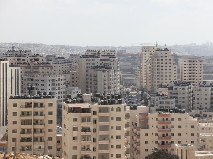 عمارات سكنية في منطقة كفر عقب شمال القدس يمين الجدار العازل دون تراخيص أو تنظيم