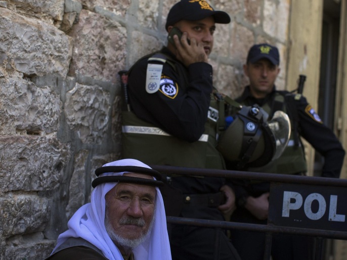 ‪شيخ فلسطيني منعته سلطات الاحتلال من دخول المسجد الأقصى‬ شيخ فلسطيني منعته سلطات الاحتلال من دخول المسجد الأقصى (الأوروبية)