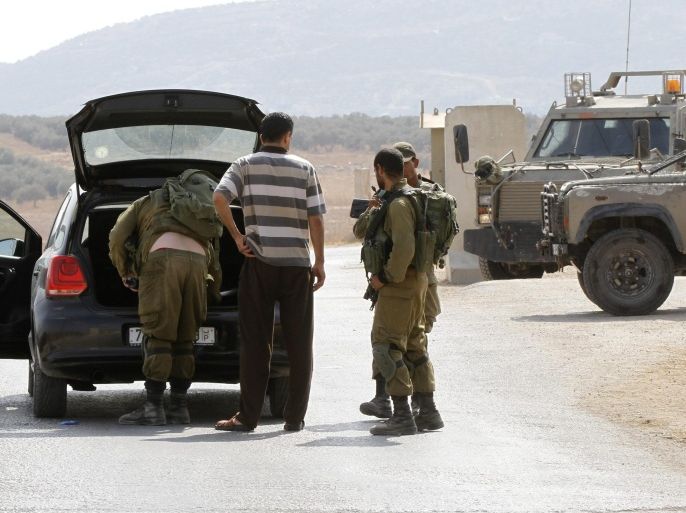 Israeli soldiers check Palestinians at Bet Forek checkpoint near the West Bank city of Nablus, 02 October 2015. The Israeli Army closed all of the checkpoints around Nablus after two Israeli settlers were shot and killed in a drive-by shooting between the Israeli settlements of Itamar and Elon Moreh near Nablus on the evening of 01 October.