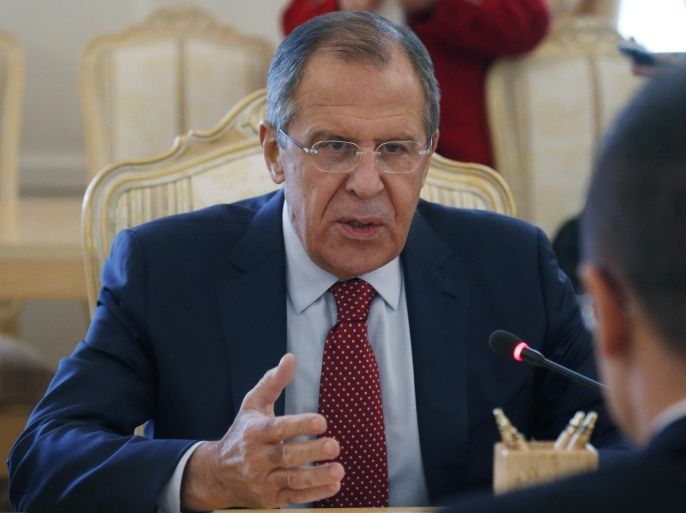 Russian Foreign Minister Sergei Lavrov talks to Hungarian Foreign Minister Peter Szijjarto (R) during their meeting at the Foreign Ministry guest house in Moscow, Russia, 21 October 2015. Szijjarto is on an official visit to Moscow.