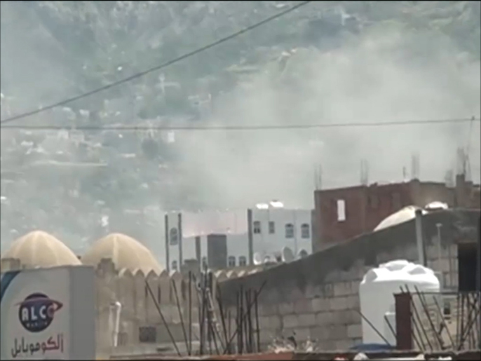 قصف سابق لمليشيا الحوثي على الأحياء السكنية في تعز (الجزيرة-أرشيف)