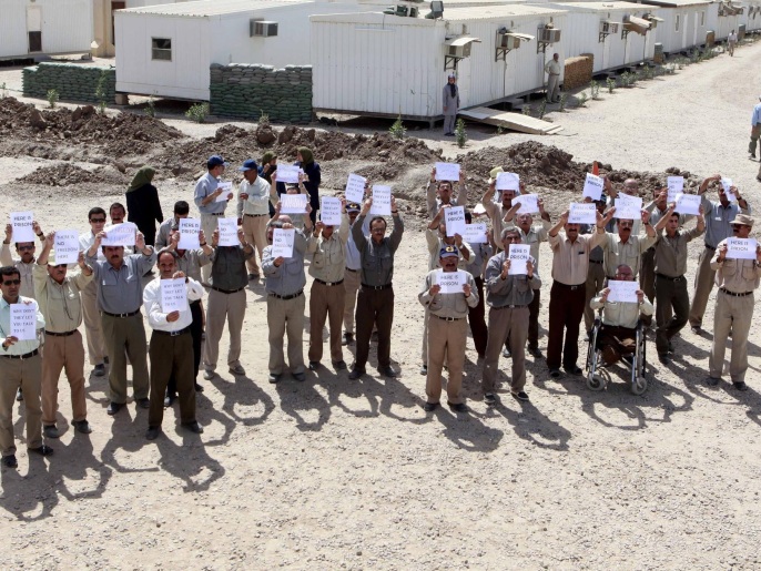 عناصر من مجاهدي خلق الإيرانية في مخيم ليبرتي بالعاصمة العراقية في سبتمبر/أيلول 2012 (أسوشيتد برس)