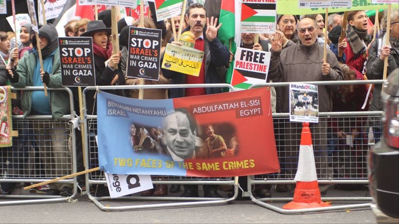 المتحدثون بالمظاهرة وصفوا ما يجري في الأراضي الفلسطينية بأنه انتفاضة ثالثة (الجزيرة)