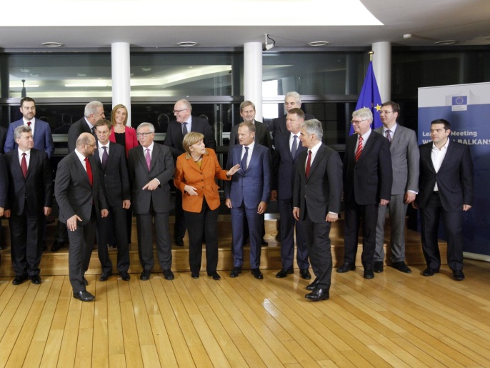 ‪زعماء عدد من دول الاتحاد الأوروبي ومسؤولون غداة اجتماع في بروكسل لمناقشة أزمة تدفق اللاجئين على منطقة البلقان‬ (أسوشيتد برس)