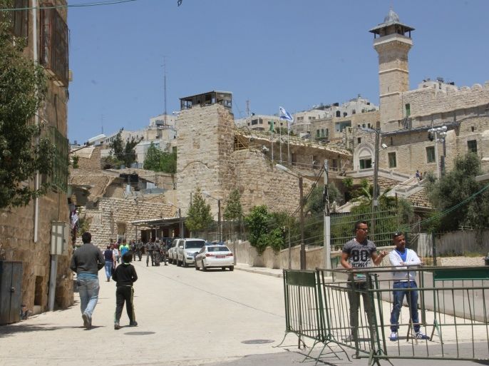 الحواجز المحيطة بالمسجد الإبراهيمي في الخليل تشهد منذ أيام عمليات إعدام للفلسطينيين