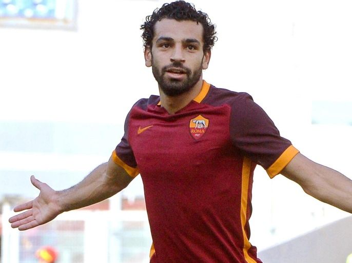 Roma's Mohamed Salah celebrates after scoring the 2-2 equalizer during the Italian Serie A soccer match between AS Roma and US Sassuolo Calcio at Olympic stadium in Rome, Italy, 20 September 2015.