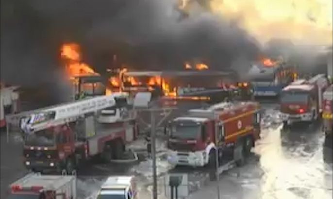 حريق بموقف للحافلات في تل أبيب