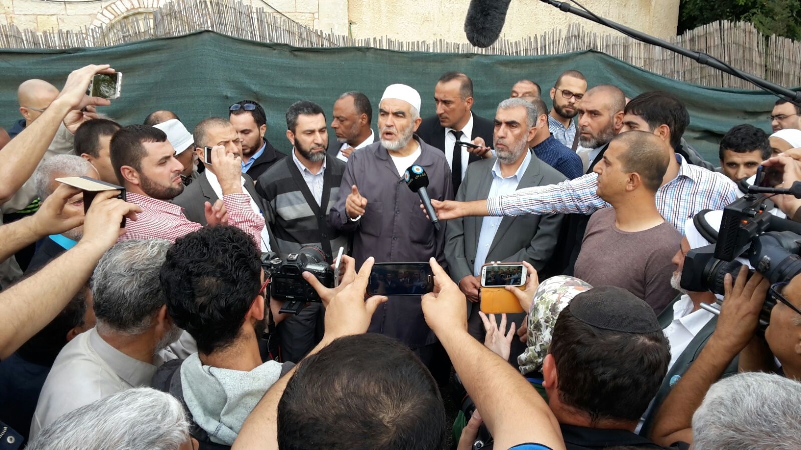 ‪صلاح: لن تفلح محاولات الاحتلال للاستفراد بالمسجد الأقصى‬ (الجزيرة نت)