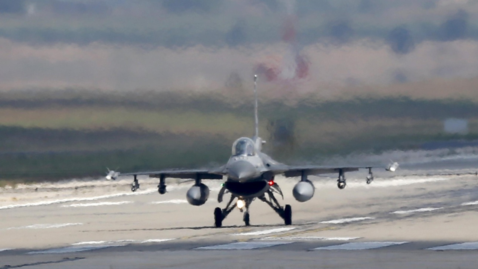 الولايات المتحدة قررت تعزيز مقاتلاتها في قاعدة إنجرليك التركية (رويترز)
