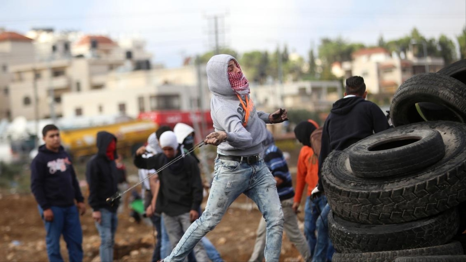 مدينة الخليل بالضفة الغربية شهدت مواجهات مع الاحتلال اليوم الثلاثاء (الأناضول)