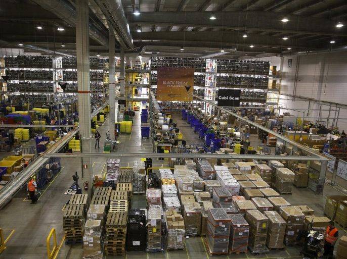 People work during Black Friday deals week at an Amazon fulfillment centre in Madrid, Spain, November 24, 2015. Spain's economy grew faster than most others in the euro zone from July to September, but turning the recovery into votes in the national election next month still looks like a struggle for Prime Minister Mariano Rajoy. Picture taken November 24, 2015. REUTERS/Andrea Comas