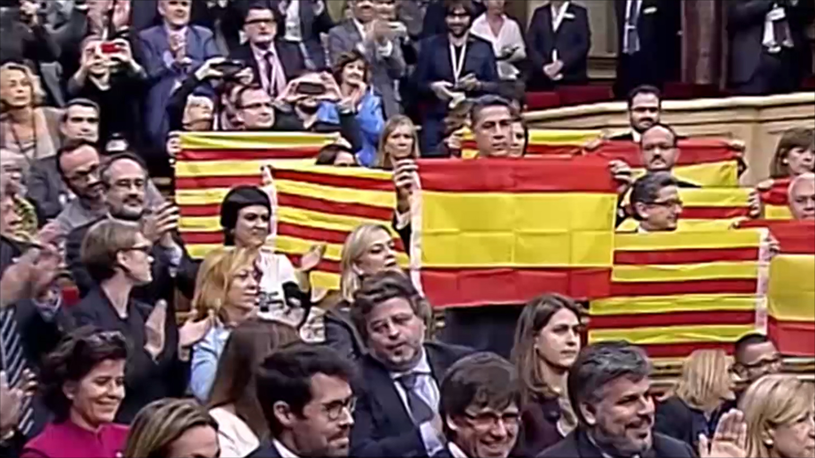 برلمان كتالونيا يتبنى قرارا يمهد للاستقلال عن إسبانيا (الجزيرة)