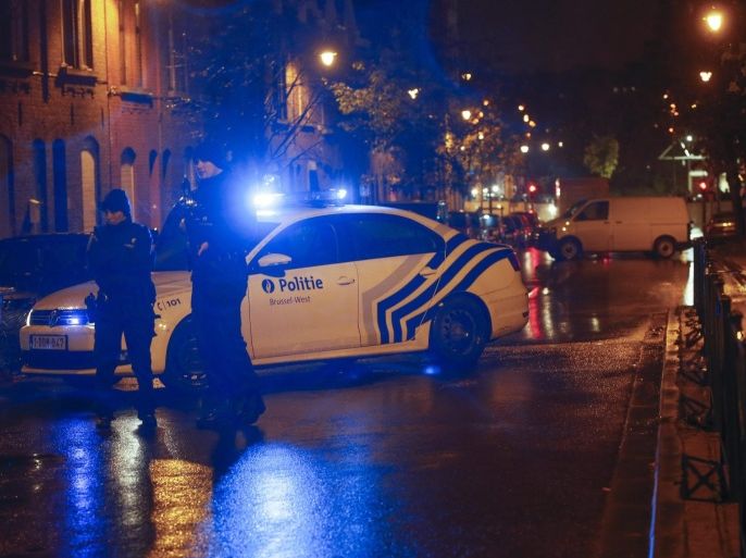 Police officers investigate the scene in the streets of Molenbeek, Brussels, Belgium, 14 November 2015. A man has been arrested in the Brussels neighbourhood of Molenbeek during police raids that are being carried out in connection with the terrorist attacks in Paris, the broadcaster RTBF reports.