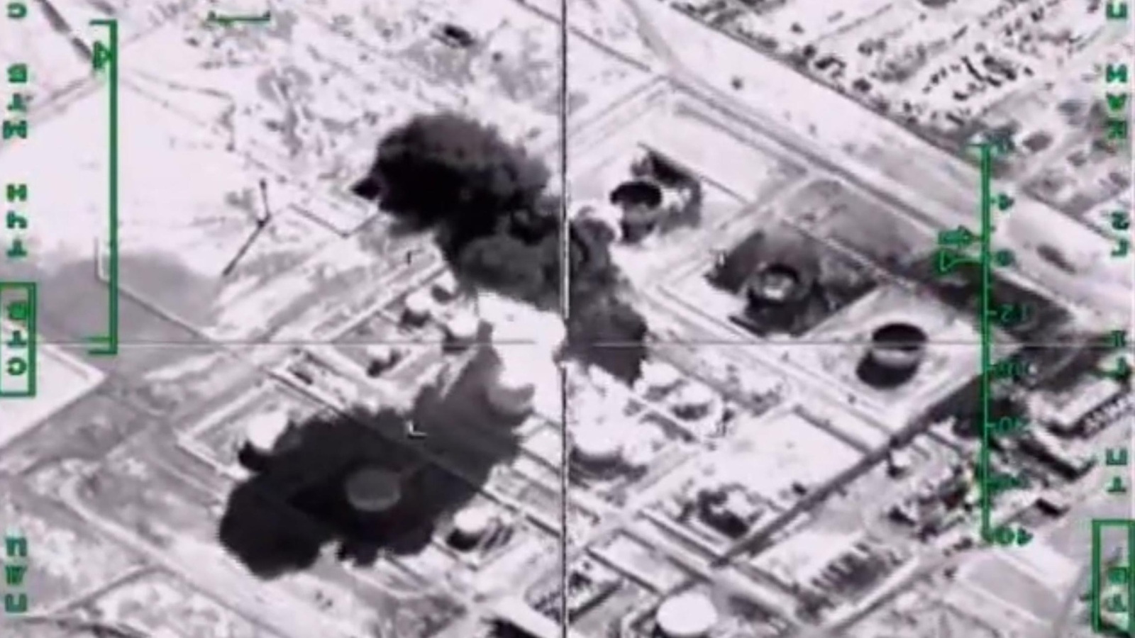 ‪صورة جوية لقصف روسي لمنشأة نفطية تحت سيطرة تنظيم الدولة في سوريا‬ (الأوروبية)