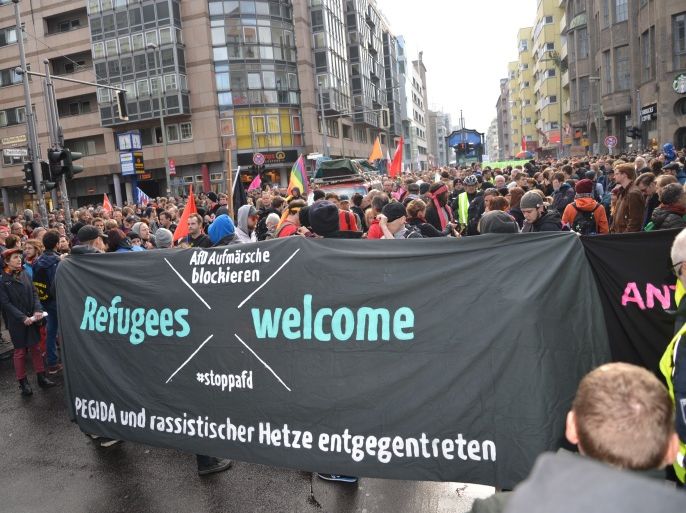 أول مظاهرات مظاهرة من ستة مظاهرات جرت ببرلين السبت للتضامن مع اللاجئين والتنديد بمظاهرة بديل لألمانيا. الجزيرة نت