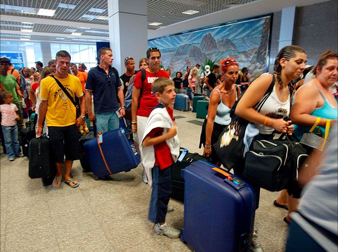 epa05011834 (FILE) A file photo dated 23 July 2005 showing Italian tourists queueing at the Sharm El-Sheikh resort airport to leave the country following explosions in Egypt's Red Sea resort of Sham el-Sheikh. Britain suspended flights from Egypt's Sharm el-Sheikh airport late 04 November 2015 after concerns that an 'explosive device' may have caused the weekend crash that killed 224 people on board a Russian plane flying from Sharm el-Sheikh to St. Petersburg in Russia. The British move followed reports by Russia's Interfax news agency on 03 November 2015 that unusual sounds were recorded in the cockpit as the Russian jet crashed in Egypt's Sinai Peninsula, and US media reports that satellite images had detected a heat flash at the time of the crash. EPA/KHALED EL-FIQI