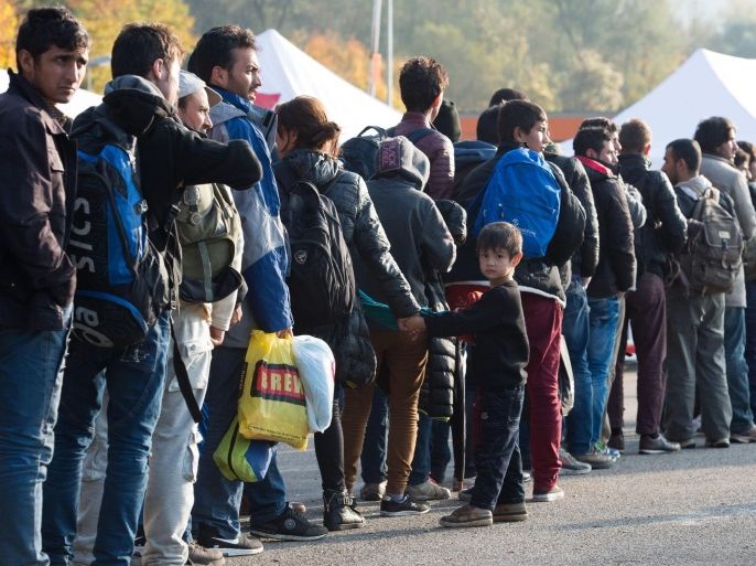 Refugees wait at a inspection station near the Austrian-German border near to Passau, Germany, 30 October 2015. An escalating row in Chancellor Angela Merkel's government over mass arrivals of migrants from war zones provoked a rebuke on 30 October 2015 from German deputy Chancellor Sigmar Gabriel, leader of Germany's Social Democratic Party (SPD). Merkel's September 5 decision to open Germany's borders and absorb migrants has won global praise but local recrimination. The ruling party of southern Bavaria state, the Christian Social Union (CSU), is pressing Merkel's Christian Democrats (CDU) to limit new arrivals. A key bone of contention is a CSU demand for "transit zones" at the Austrian border, analogous to the sealed-off sections of airports where transferring passengers change plane without going through a country's immigration control.