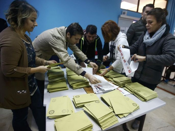 Election officials count ballots at a polling station in Istanbul, Turkey November 1, 2015. Turks went to the polls in a snap parliamentary election on Sunday under the shadow of mounting internal bloodshed and economic worries, a vote that could determine the trajectory of the polarised country and of President Tayyip Erdogan. The vote is the second in five months, after the AK Party founded by Erdogan lost in June the single-party governing majority it has enjoyed since first coming to power in 2002. REUTERS/Osman Orsal