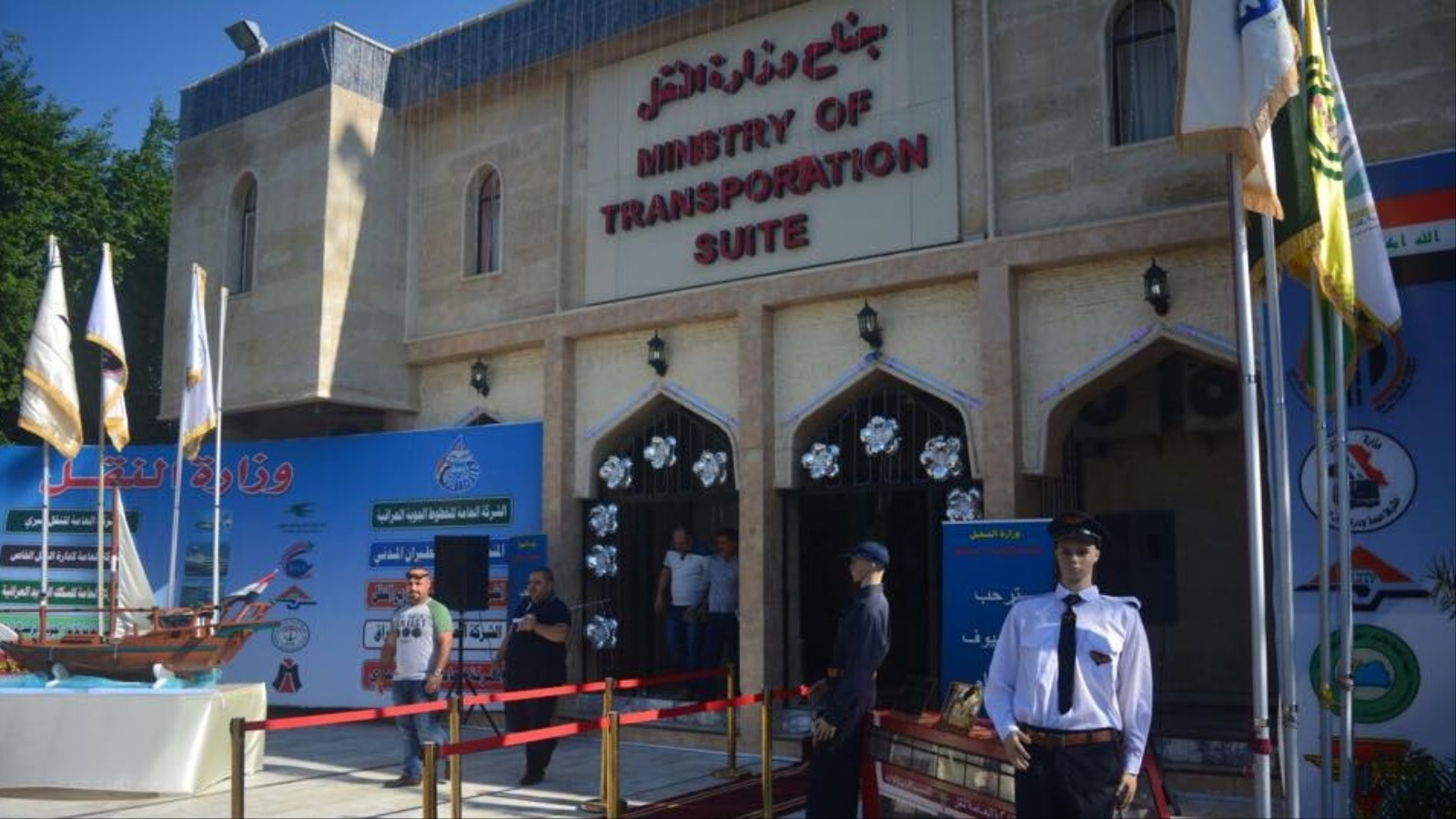 ‪مدخل جناح وزارة النقل العراقية في الدورة الثانية لمعرض بغداد‬ (الجزيرة)