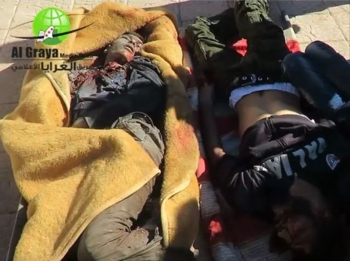 صورة بثها ناشطون لبعض قتلى الغارات الروسية على بدلة الغارية الغربية في ريف درعا الشرقي نوفمبر 2015