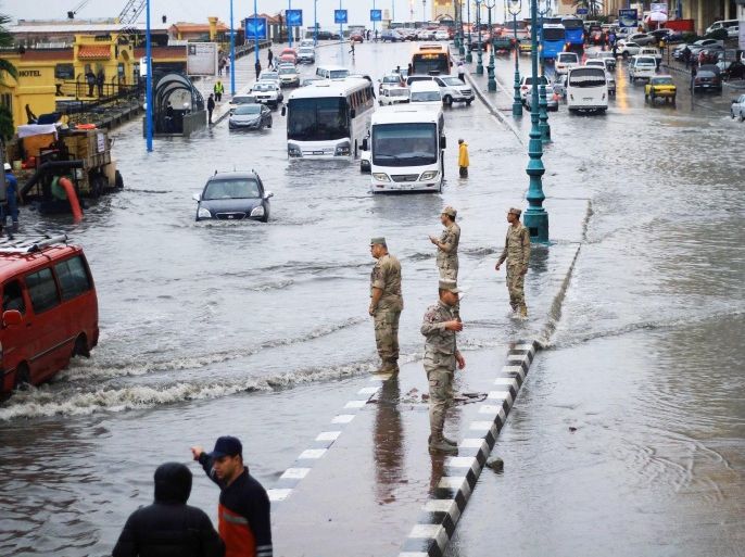 A picture made available 04 November 2015 shows members of the Egyptian armed forces directing traffic through floods on the corniche in Alexandria, Egypt, 03 November 2015. According to local reports five people have died and over 25 injured in floods in Alexandria and Beheira, in the north of Egypt. EPA/HAZEM GOUDA / ALMASRY ALYOUM EGYPT OUT