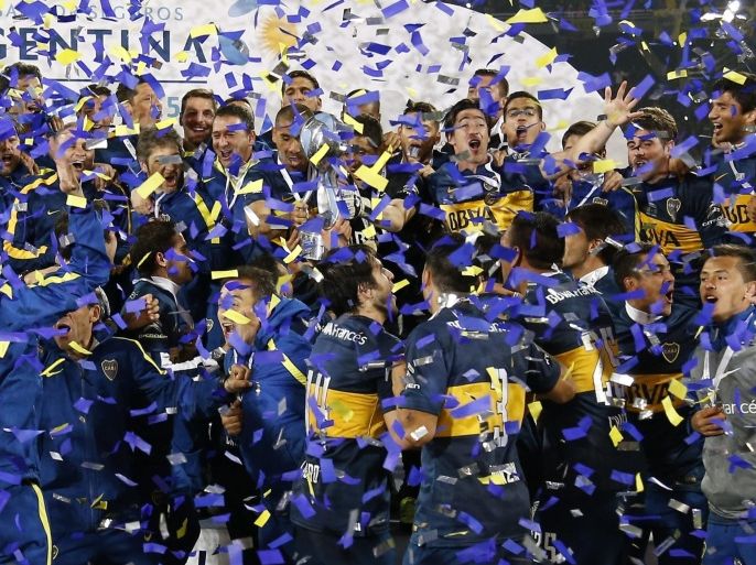 Boca Juniors players celebrate their victory over the Rosario Central during their Copa Argentina final game at Mario Alberto Kempes Stadium, in Cordoba, Argentina, 04 November 2015.