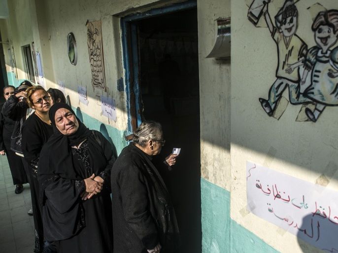 Egyptian women queue at a polling station in the capital Cairo on November 22, 2015, on the first day of the second and final round of the country's parliamentary elections. Egyptians began voting Sunday across 13 of the country's 27 provinces in the second phase of parliamentary elections after a low turnout marred the first stage in the absence of any strong opposition. AFP PHOTO / KHALED DESOUKI