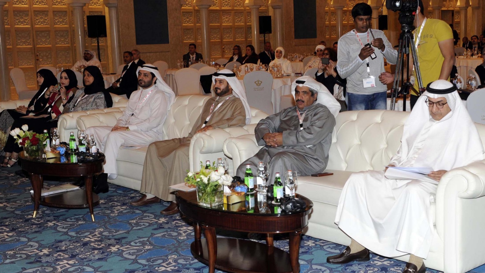 ‪المشاركون في المؤتمر بحثوا سبل استقطاب الاستثمارات الأجنبية للقطاع الصناعي الخليجي‬ (الجزيرة)