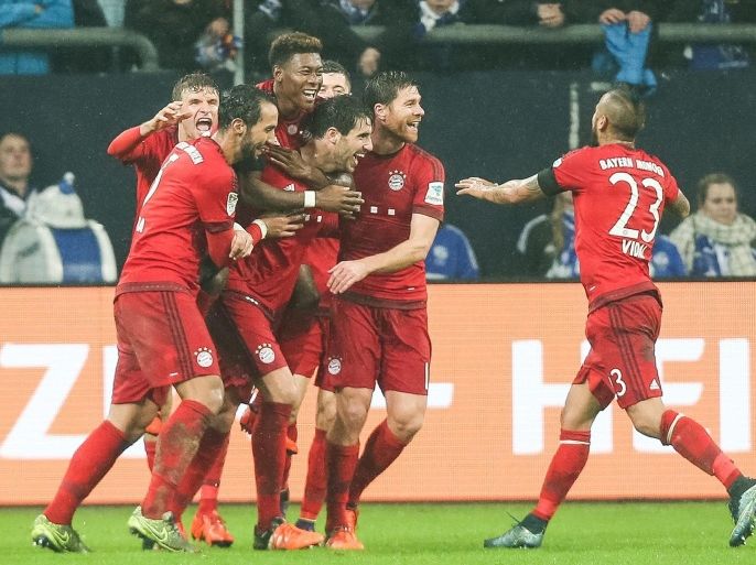 Munich's players celebrate the 2-1 lead during the German Bundesliga football match between FC Schalke 04 and Bayern Munich, at the Veltins-Arena in Gelsenkirchen, Germany, 21 November 2015. (EMBARGO CONDITIONS - ATTENTION: Due to the accreditation guidelines, the DFL only permits the publication and utilisation of up to 15 pictures per match on the internet and in online media during the match.)