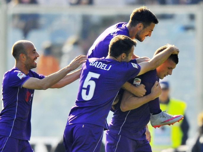 Fiorentina's Ante Rebic (R) jubilates with his teammates after scoring during the Italian Serie A soccer match ACF Fiorentina vs Frosinone Calcio at Artemio Franchi stadium in Florence, Italy, 01 November 2015.