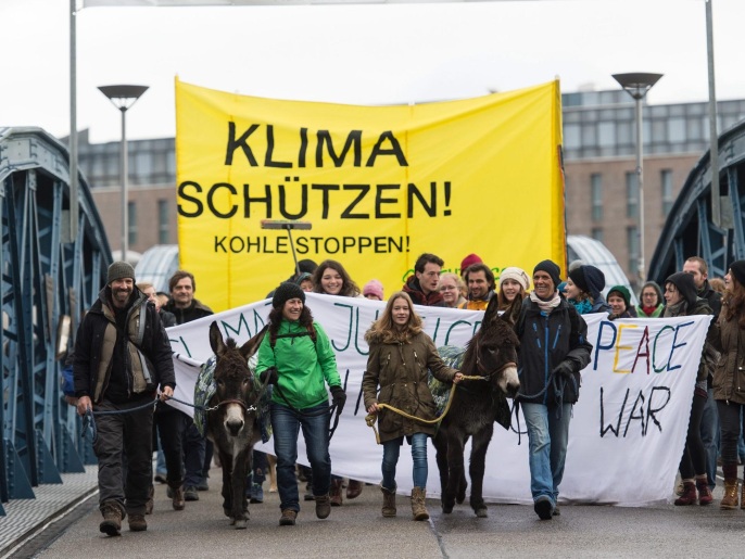 مسيرة في فرايبورغ بألمانيا السبت ضمن التحركات التي تسبق قمة المناخ (الأوروبية)