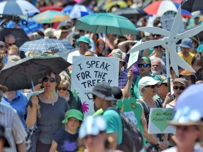 Climate change supporters during the People's Climate March held in Sydney, Australia, 29 November 2015. Australian climate change advocates have taken to public rallies nationally show their support for the environment before Cop21, the UN Conference on Climate Change talks to be held in Paris later this week, with the key outcome for a legally binding agreement on climate change. EPA/SAM MOOY AUSTRALIA AND NEW ZEALAND OUT