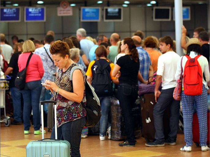 epa05013901 Airline passengers queue at check-in counters at Sharm el-Sheikh airport, in Sharm el-Sheikh, Egypt, 06 November 2015. Airlines will begin flying stranded British tourists home 06 November after the government in London permitted flights from Egypt's Sharm el-Sheikh resort to resume. Earlier, British Prime Minister David Cameron maintained that the crash of a Russian passenger jet, which killed 224 people in Egypt, was 'more likely than not' caused by a bomb, despite Russian and Egyptian leaders' calls for all sides to await results of an official investigation. EPA/KHALED ELFIQI