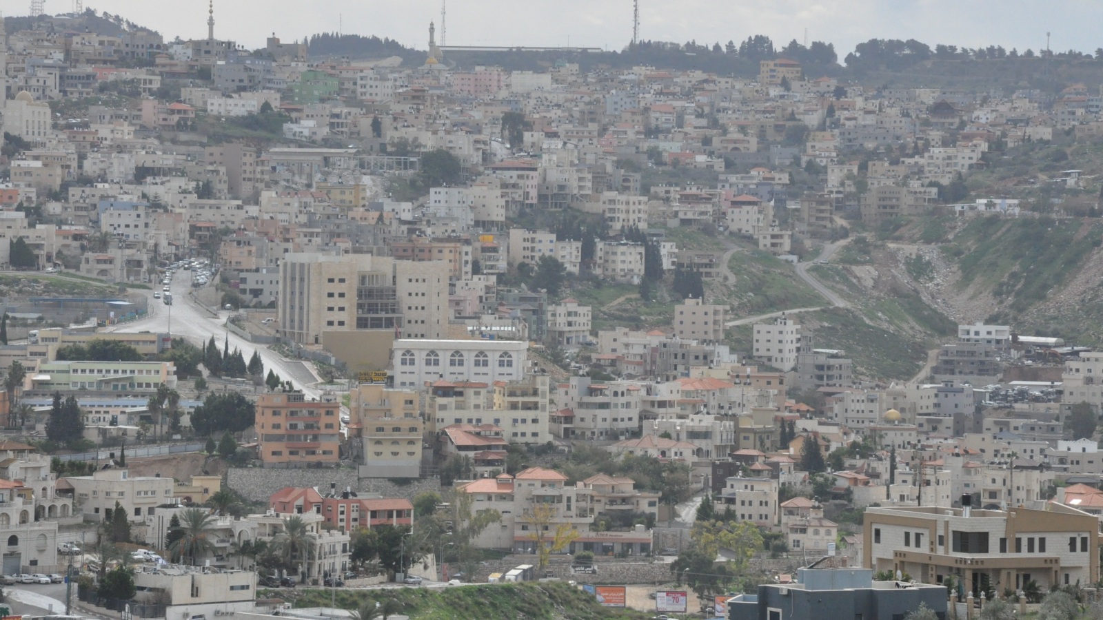 أم الفحم كبرى المدن الفلسطينية بالداخل في منطقة المثلث اقترحت لتبادلها مع الكتل الاستيطانية (الجزيرة)