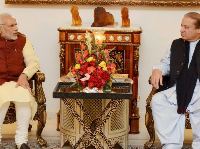 Pakistani Prime Minister Nawaz Sharif (R) talks with his Indian counterpart Narendra Modi in Lahore, Pakistan, December 25, 2015. Modi arranged his landmark visit to Pakistan - the first by an Indian leader in a decade, at the last minute on Friday, a Pakistani official said. REUTERS/Press Information Department (PID)/Handout via Reuters ATTENTION EDITORS - FOR EDITORIAL USE ONLY. NOT FOR SALE FOR MARKETING OR ADVERTISING CAMPAIGNS. THIS IMAGE HAS BEEN SUPPLIED BY A THIRD PARTY. IT IS DISTRIBUTED, EXACTLY AS RECEIVED BY REUTERS, AS A SERVICE TO CLIENTS NO RESALES. NO ARCHIVE TPX IMAGES OF THE DAY