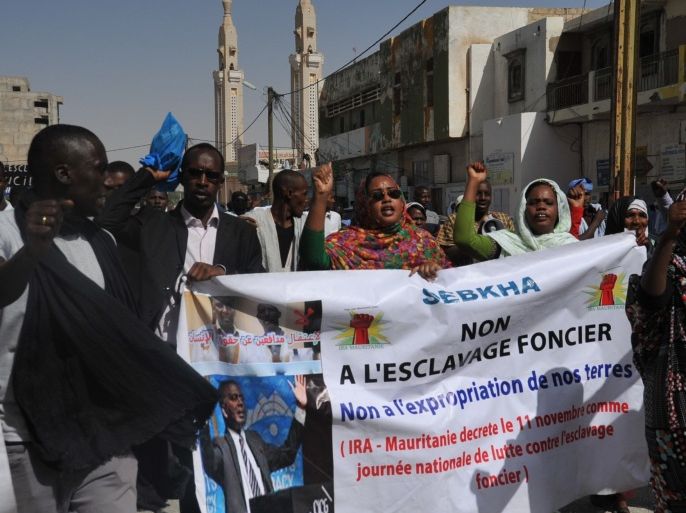 متظاهرون من حركة إيرا نواكشوط 10-12-2015 الجزيرة نت