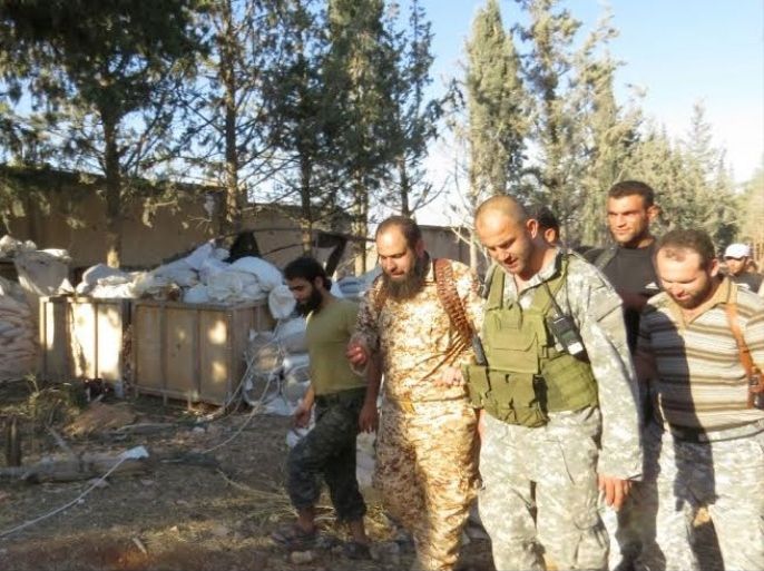 قادة من المعارضة المسلحة في حلب بعد السيطرة على منطقة البحوث 7 - 2015