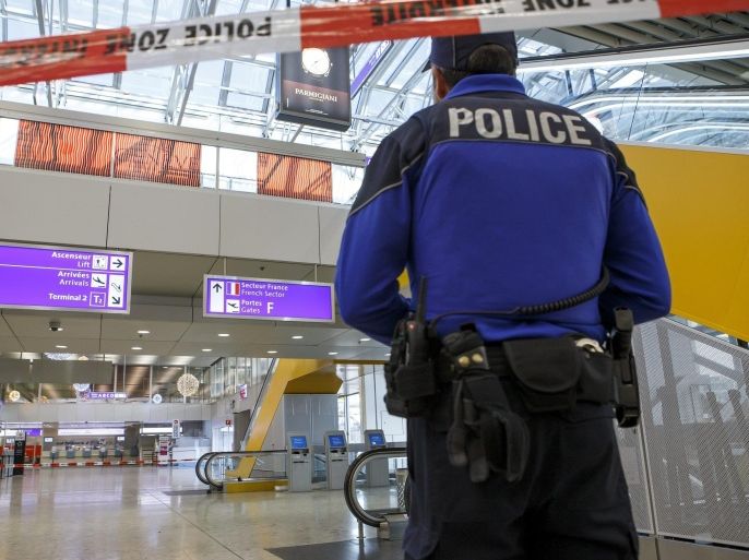 A Swiss police officer observes an area inside the Geneva airport which was closed by Swiss police because of the finding of an abandoned suspicious piece of luggage during a high level of alert, in Geneva, Switzerland, 11 December 2015. Geneva authorities raised the threat level on 11 December as Swiss police continued their search for several terrorist suspects in the city and the wider region. Security in Geneva was increased at the United Nations offices, synagogues, the airport and railway stations. The Swiss federal public prosecution service on 09 December had opened criminal proceedings against unknown people over suspicions of aiding and abetting terror groups such as al-Qaeda and the so-called 'Islamic State' (IS).