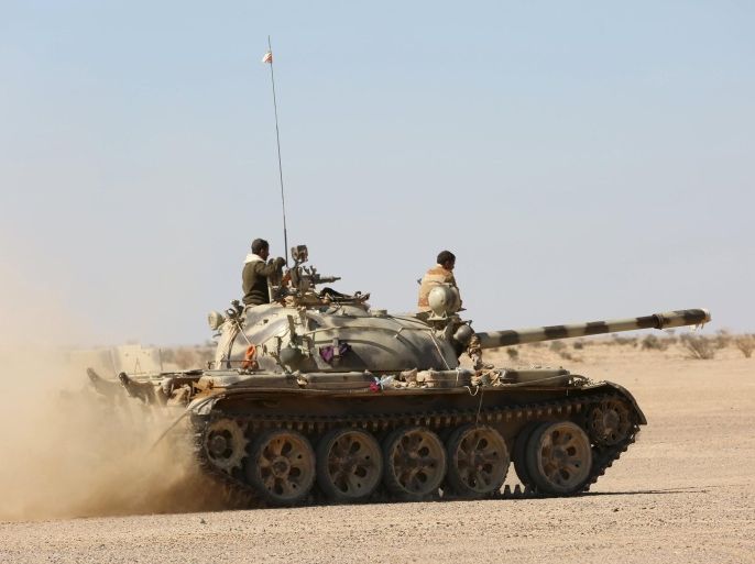 A tank operated by government army moves to shell Houthi positions in al-Labanat area between Yemen's northern provoices of al-Jawf and Marib December 5, 2015. REUTERS/Ali Owidha