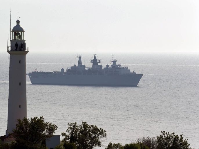 Royal Navy flagship, the HMS Bulwark, is seen in Dardanelles straits near Gallipoli April 24, 2015. HMS Bulwark, also with three helicopters and two other border patrol ships, will be part of the operations to help the migrant crisis in the Mediterranean after up to 900 went down on a single boat last Sunday. REUTERS/Umit Bektas