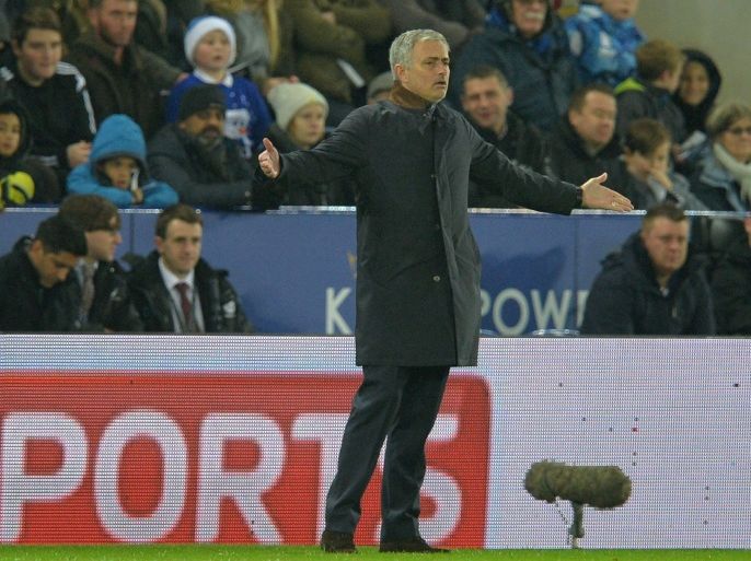 7870 - Leicester, Leicestershire, UNITED KINGDOM : Chelsea's Portuguese manager Jose Mourinho gestures during the English Premier League football match between Leicester City and Chelsea at the King Power Stadium in Leicester, central England on December 14, 2015.