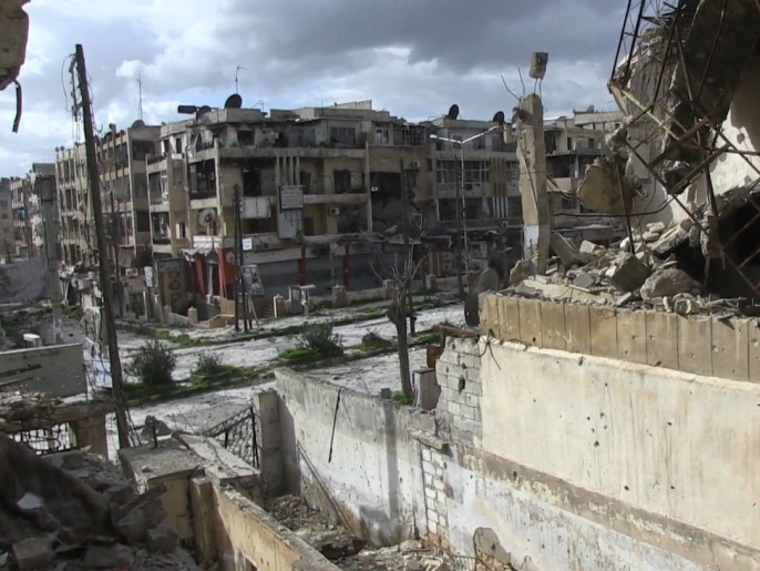  آثار الدمار بمنازل المدنيين الواقعة على خطوط التماس في حلب (الجزيرة)